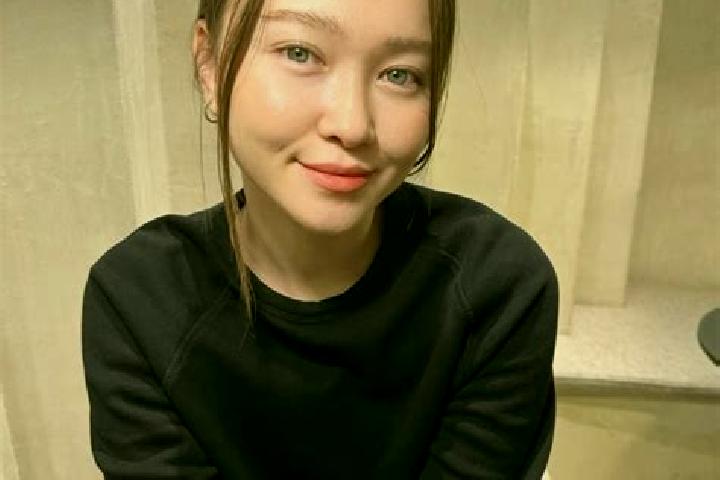 Evelyn, 20, a auburn blue-eyed asian companion based in Faxinal dos Guedes. Offering Party Girl, BDSM, Massage, 69. Available for incall and outcall, day and...