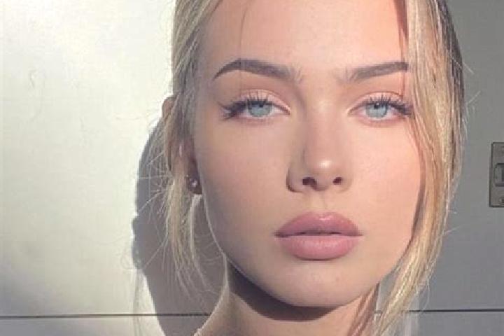Evelyn, 20, a blonde dark-eyed european companion based in Qili. Offering CIM, Massage, Tantra. Available for incall and outcall, day and evening dates.