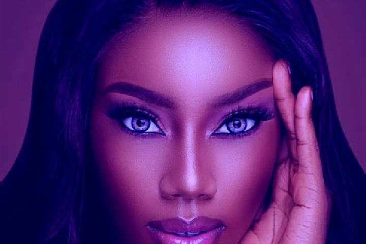 Evelyn, 20, a chestnut blue-eyed ebony companion based in La Rouxiere. Offering Domination, OWO, BDSM. Available for incall and outcall, day and evening dates.