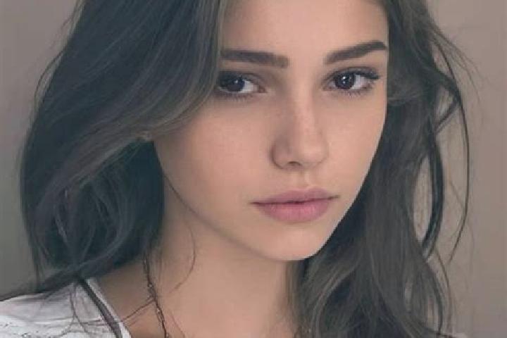 Evelyn, 20, a chestnut dark-eyed slavic companion based in Biopio. Offering Travel Companion, Overnight, GFE. Available for incall and outcall, overnight boo...