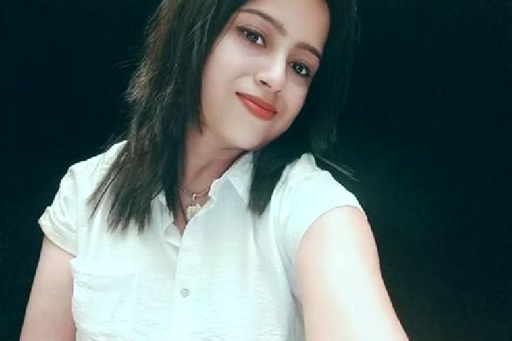 Evelyn, 20 — Escort in Kapuria, India
