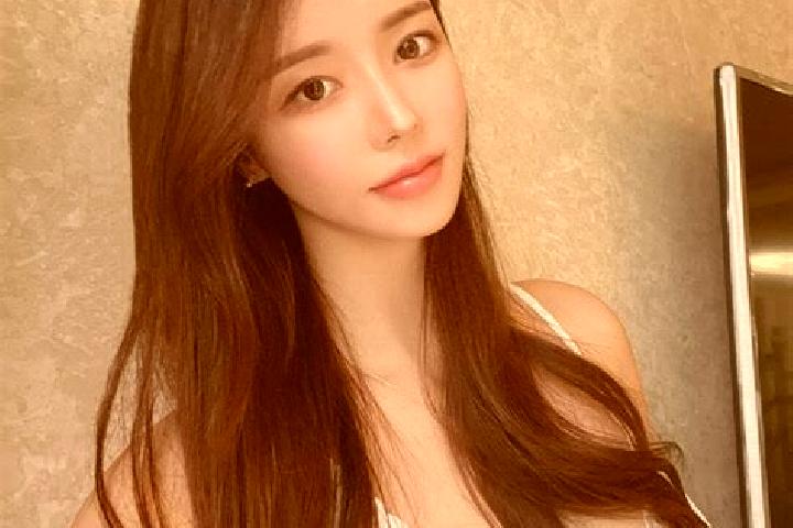 Evelyn, 20 — Escort in Mijiang, China