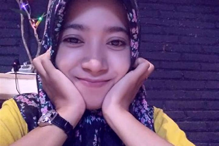 Evelyn, 20 — Escort in Pasucen, Indonesia
