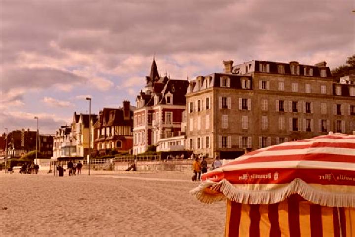 Evelyn, 20 — Escort in Trouville, France