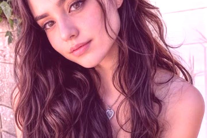 Evelyn, 21, a auburn amber-eyed middle eastern companion based in Riverlea. Offering Fetish, Dinner Date, A-Level, Party Girl, Prostate Massage. Available fo...