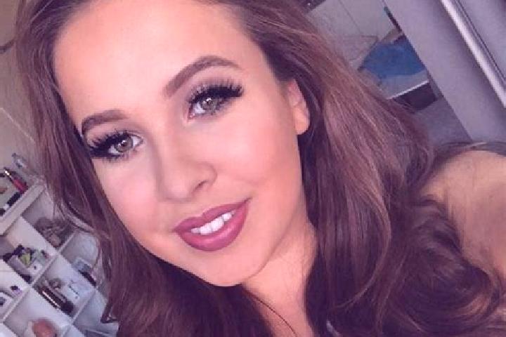 Evelyn, 21, a blonde brown-eyed mixed companion based in Foltesti. Offering Dinner Date, GFE, Travel Companion, Erotic Massage. Available for incall and outc...