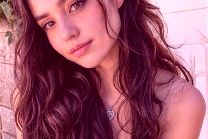 Evelyn, 21, a chestnut hazel-eyed middle eastern companion based in Wieseth. Offering Duos, Tantra, GFE. Available for incall and outcall, overnight bookings...