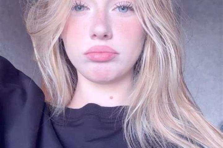 Evelyn, 21 — Escort in Bilozerka, Ukraine