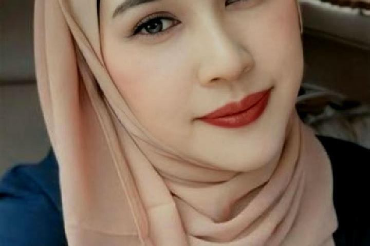 Evelyn, 21 — Escort in Cikadu, Indonesia