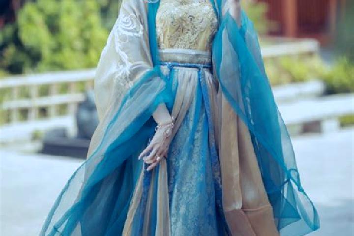 Evelyn, 21 — Escort in Shixi, China