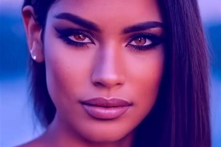 Evelyn, 22, a black brown-eyed latina companion based in Sakakah. Offering Fetish, Couples, Domination. Available for incall and outcall, day and evening dates.