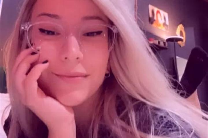 Evelyn, 22, a blonde amber-eyed caucasian companion based in Amherst. Offering Roleplay, Party Girl, Couples, Overnight. Available for incall and outcall, da...
