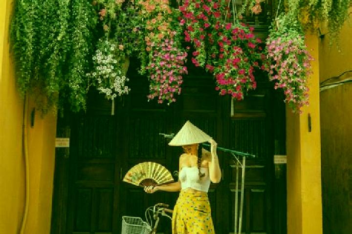 Evelyn, 22 — Escort in Ho, Vietnam