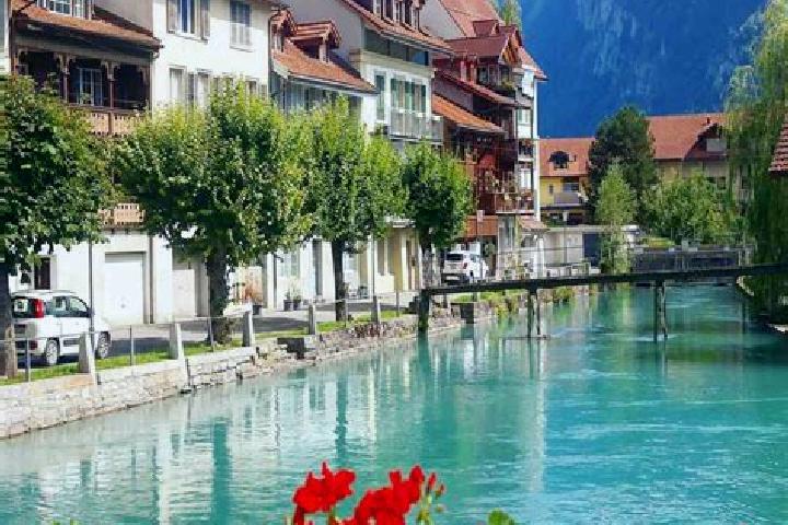 Evelyn, 22 — Escort in Termen, Switzerland