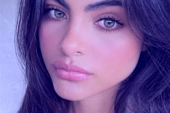 Evelyn, 23, a chestnut dark-eyed caucasian companion based in Kongodian. Offering Couples, OWO, Massage. Available for incall and outcall, day and evening da...