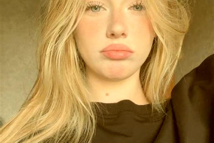 Evelyn, 23 — Escort in Druye, France