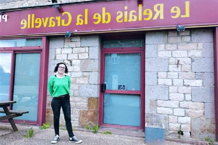 Evelyn, 23 — Escort in Guipel, France