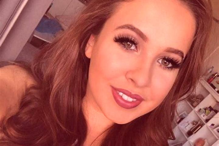 Evelyn, 24, a auburn amber-eyed caribbean companion based in Al Qatif. Offering Striptease, Overnight, Couples, BDSM, Prostate Massage. Available for incall ...