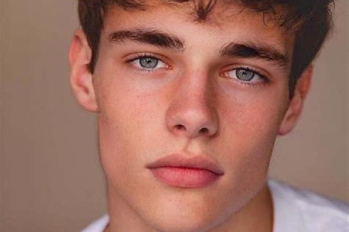 Evelyn, 24, a black brown-eyed caucasian companion based in Cadott. Offering CIM, Deep French Kissing. Available for incall and outcall, day and evening dates.