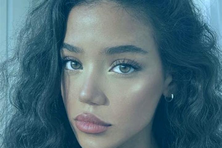 Evelyn, 24, a black brown-eyed mixed companion based in Lierbyen. Offering 69, CIM, Striptease. Available for incall and outcall, day and evening dates.