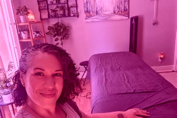 Evelyn, 24, a black grey-eyed european companion based in Gordonvale. Offering Dinner Date, Massage. Available for incall and outcall, day and evening dates.
