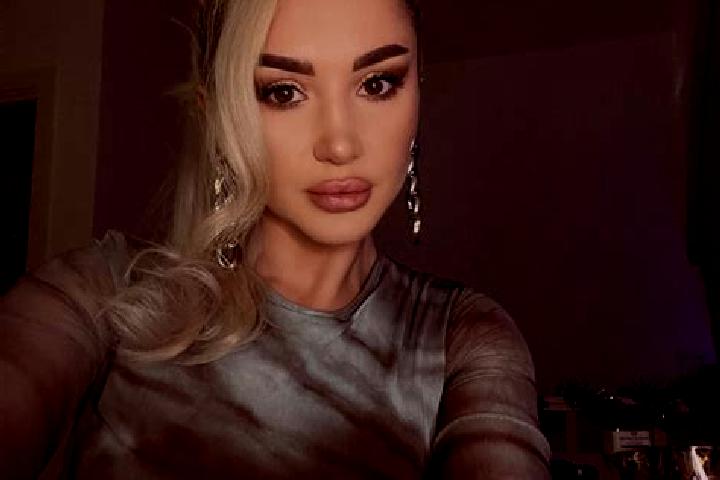Evelyn, 24, a blonde amber-eyed mixed companion based in Eshkanan. Offering GFE, Duos, Massage, Dinner Date. Available for incall and outcall, day and evenin...