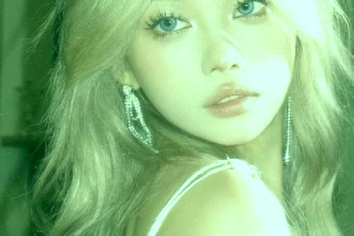 Evelyn, 24, a blonde blue-eyed asian companion based in Dalian. Offering GFE, CIM, Prostate Massage, BDSM. Available for incall and outcall, overnight bookin...