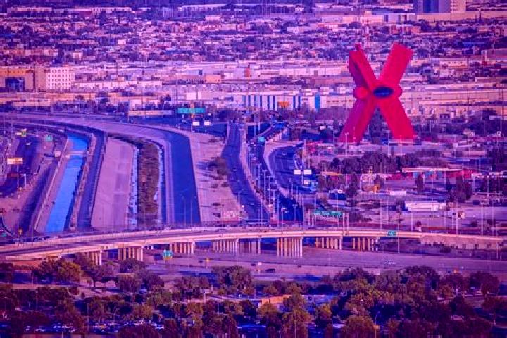 Evelyn, 24 — Escort in Loma de Juarez, Mexico