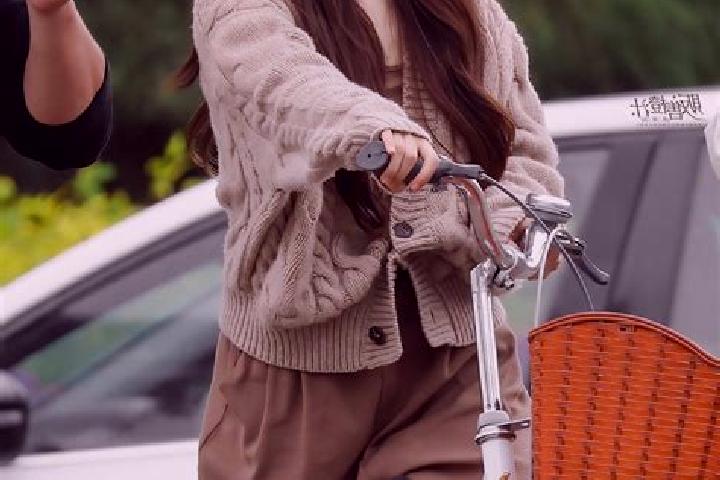 Evelyn, 24 — Escort in Shangzi, China