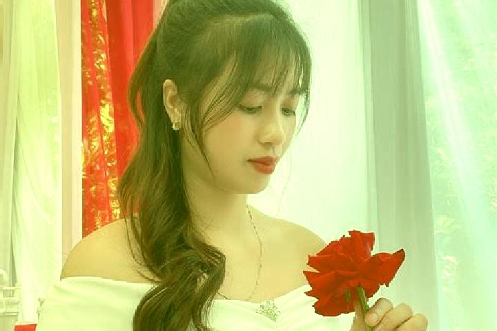 Evelyn, 24 — Escort in Son Tay, Vietnam