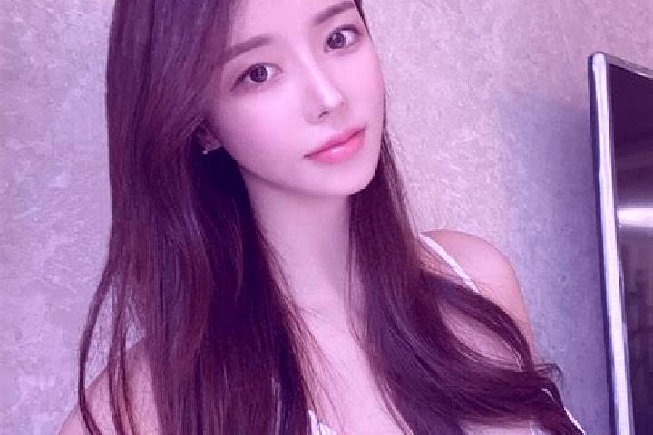 Evelyn, 24 — Escort in Wangzhai, China