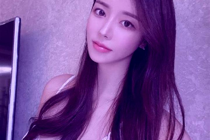Evelyn, 24 — Escort in Wuyucun, China
