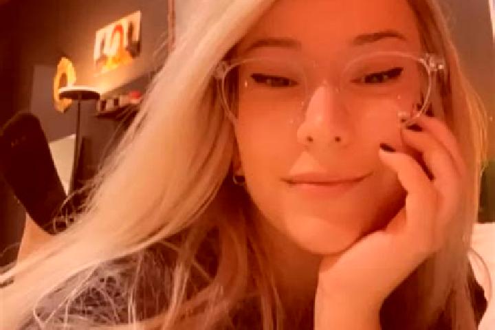 Evelyn, 25, a blonde dark-eyed ebony companion based in Lindhorst. Offering A-Level, Tantra, CIM, Duos. Available for incall and outcall, day and evening dates.