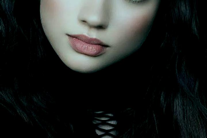 Evelyn, 25, a brunette dark-eyed european companion based in Matraia. Offering Dinner Date, OWO, Duos. Available for incall and outcall, day and evening dates.