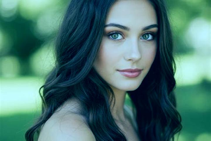 Evelyn, 25, a brunette hazel-eyed latina companion based in Prestons. Offering Erotic Massage, Striptease, Roleplay, Prostate Massage. Available for incall a...