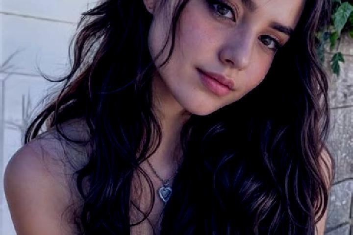 Evelyn, 25, a brunette hazel-eyed slavic companion based in Newbury. Offering GFE, Domination, Dinner Date, Erotic Massage. Available for incall and outcall,...