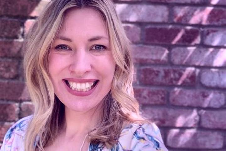 Evelyn, 25 — Escort in Lake Mack-Forest Hills, United States