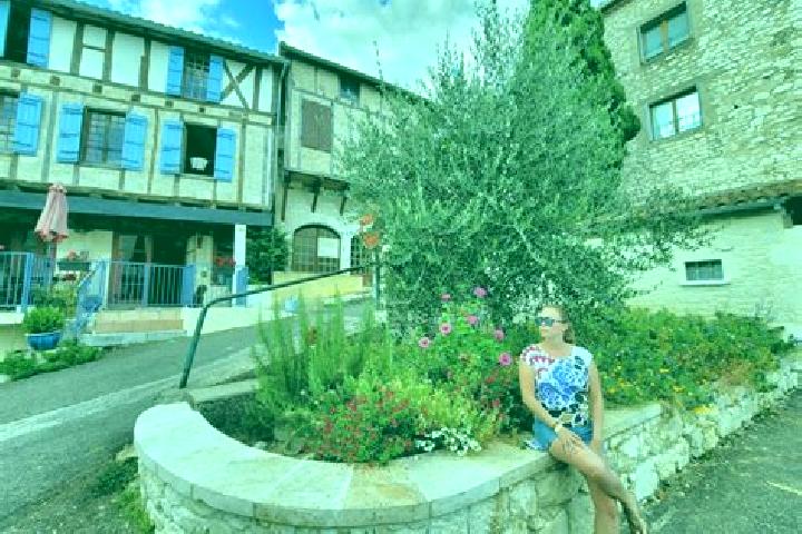 Evelyn, 25 — Escort in Montaigu-de-Quercy, France