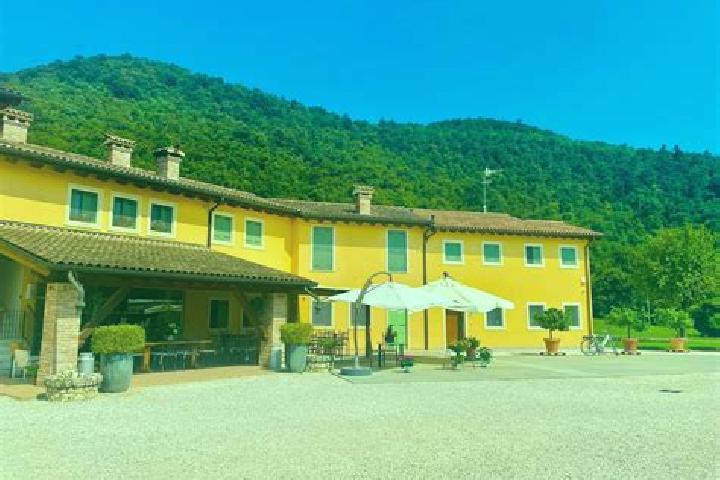 Evelyn, 25 — Escort in Pieve d Olmi, Italy