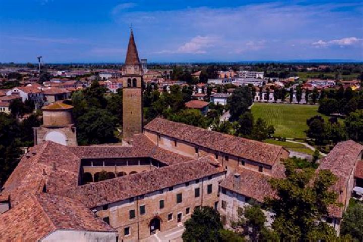 Evelyn, 25 — Escort in Polesine, Italy
