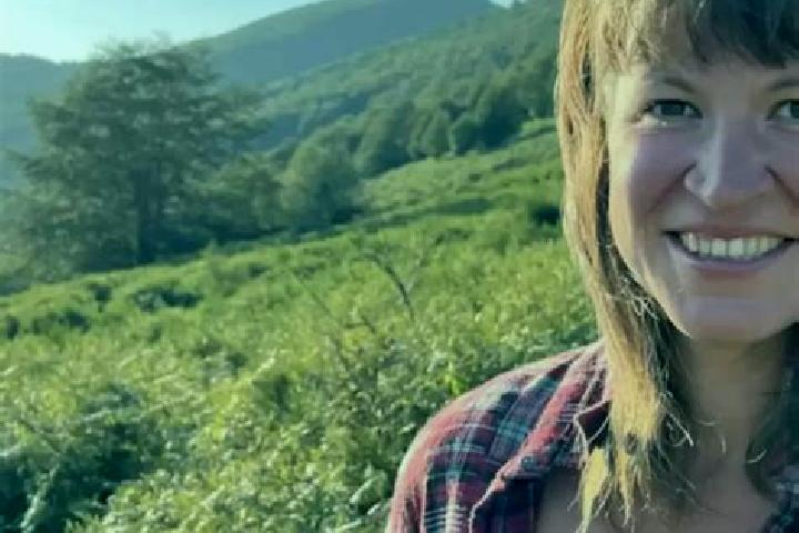 Evelyn, 25 — Escort in Tha Meit, Myanmar