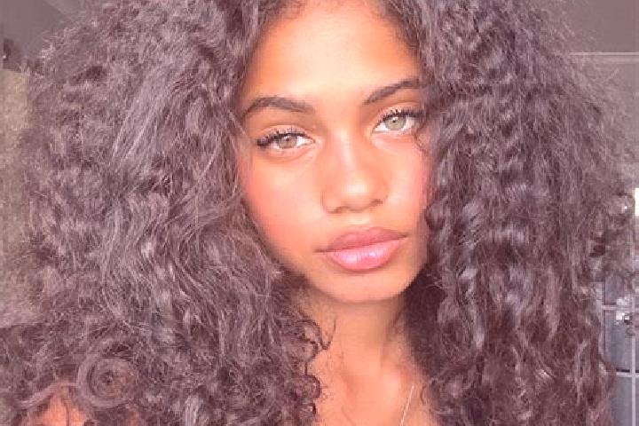 Evelyn, 26, a auburn blue-eyed ebony companion based in Warmeriville. Offering Tantra, Massage. Available for incall and outcall, overnight bookings available.