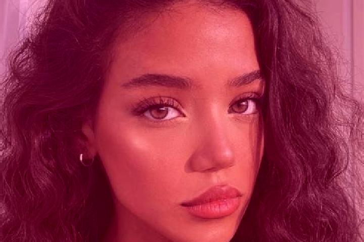 Evelyn, 26, a black brown-eyed asian companion based in Oyam. Offering Dinner Date, Duos, CIM. Available for incall and outcall, day and evening dates.