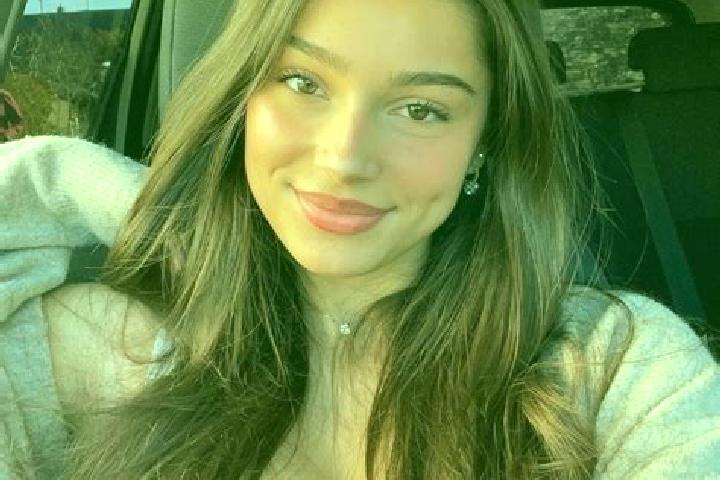 Evelyn, 26, a brunette blue-eyed caribbean companion based in Okoppe. Offering Overnight, Dinner Date, Couples. Available for incall and outcall, overnight b...