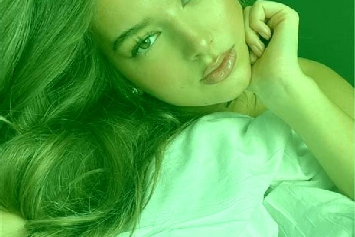 Evelyn, 26, a brunette hazel-eyed slavic companion based in Mishan. Offering CIM, A-Level, OWO, Duos. Available for incall and outcall, day and evening dates.