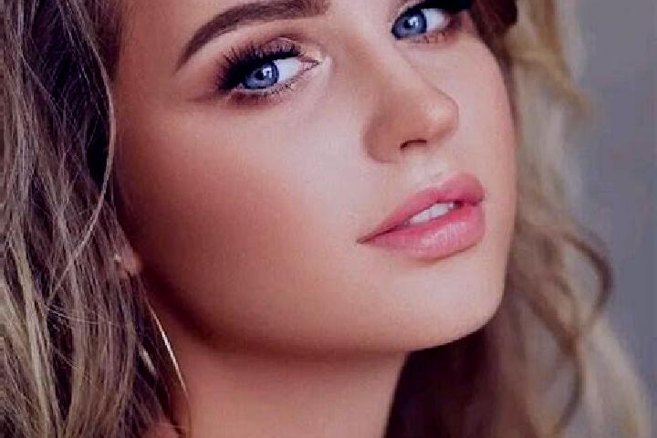 Evelyn, 26, a dark blonde blue-eyed indian companion based in Tunas. Offering Travel Companion, Deep French Kissing, Duos, Tantra. Available for incall and o...