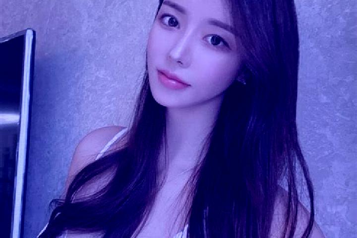 Evelyn, 26 — Escort in Yangxoi, China