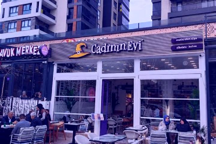 Evelyn, 26 — Escort in Yediyol, Turkey