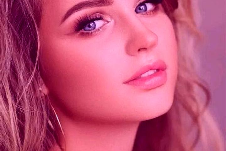 Evelyn, 27, a dark blonde blue-eyed mediterranean companion based in Longchi. Offering 69, BDSM, Striptease, Roleplay. Available for incall and outcall, day ...