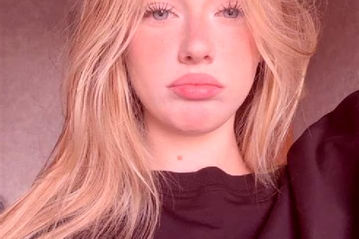 Evelyn, 27 — Escort in Razliv, Russia